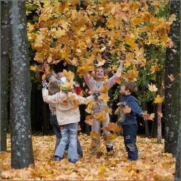 Школьные песни - Учителя (Ермолов, Пора наступает осенняя)